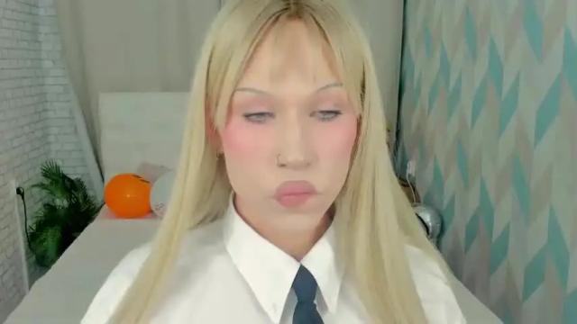 Image 4 of kristi_bri Stream on Chaturbate on 19 months ago