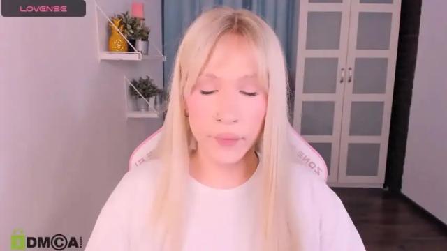 Image 8 of kristiall Stream on Chaturbate on 17 months ago
