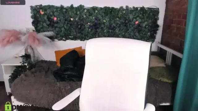 Image 4 of kristiall Stream on Chaturbate on 17 months ago