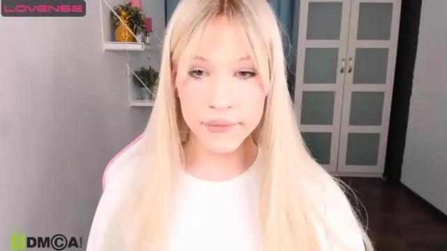 Image 4 of kristiall Stream on Chaturbate on 17 months ago