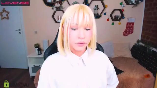Image 3 of kristiall Stream on Chaturbate on 16 months ago