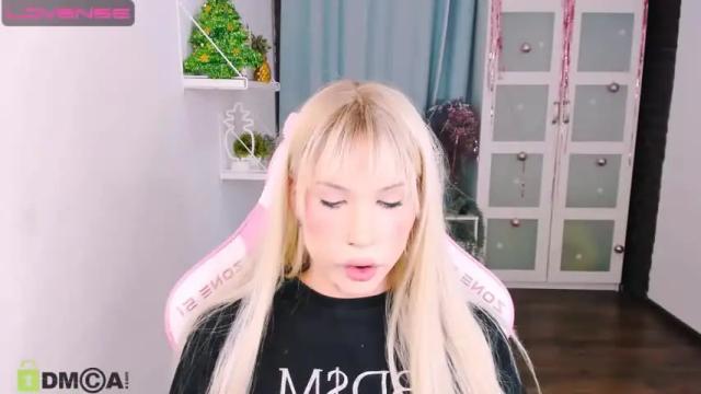 Image 7 of kristiall Stream on Chaturbate on 16 months ago
