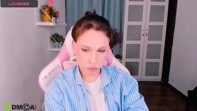Image 3 of kristialsoop Stream on Chaturbate on 18 months ago