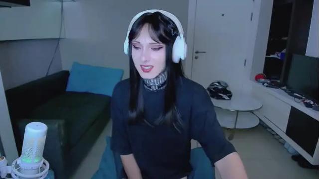 Image 2 of kristinaholland Stream on Chaturbate on 13 days ago