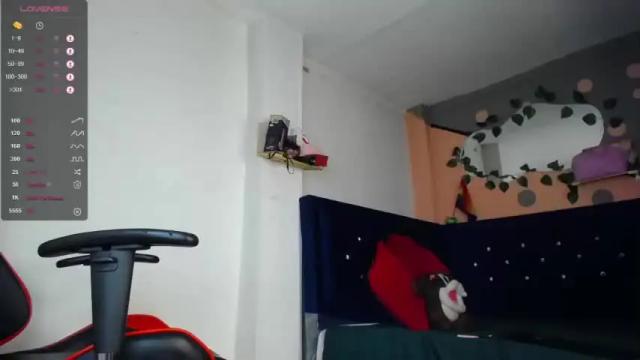 Image 2 of kristingaines Stream on Chaturbate on 24 months ago