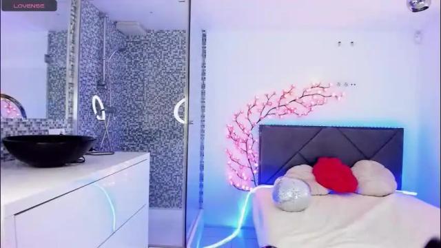 Image 3 of kristivegas Stream on Chaturbate on 4 months ago