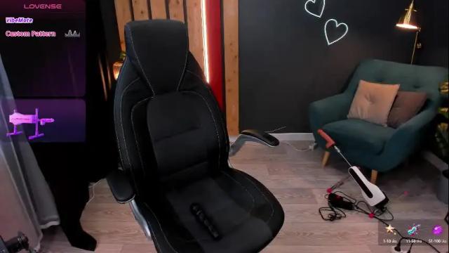 Image 2 of kristy_rayyy Stream on Chaturbate on 1 month ago