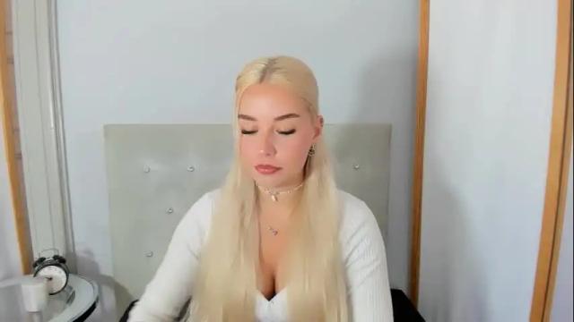 Image 2 of kristyflowers Stream on Chaturbate on 16 days ago