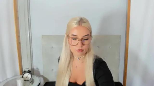 Image 12 of kristyflowers Stream on Chaturbate on 12 days ago