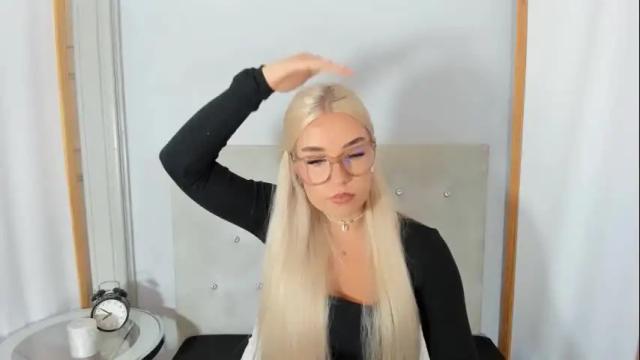 Image 3 of kristyflowers Stream on Chaturbate on 12 days ago