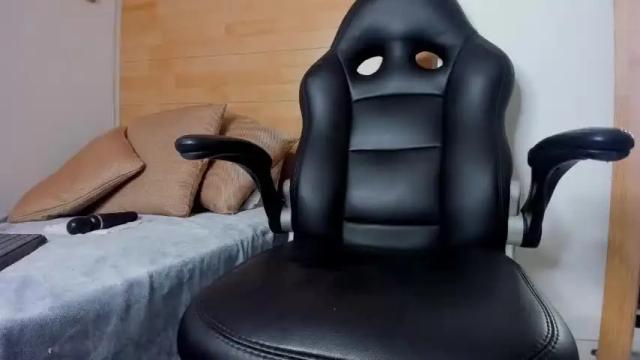 Image 12 of kristynn_ary Stream on Chaturbate on 15 months ago