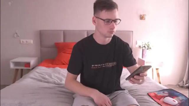 Image 2 of krutfrut Stream on Chaturbate on 4 months ago