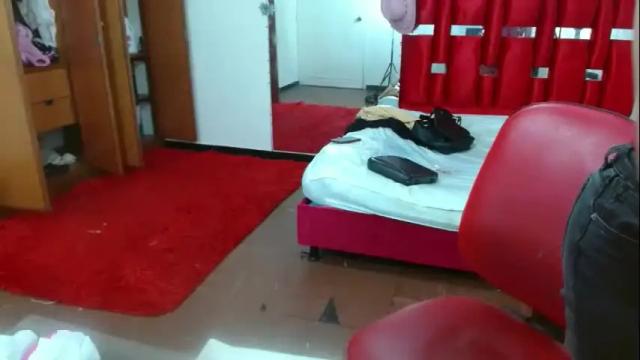 Image 12 of krystal_thomson Stream on Chaturbate on 1 month ago