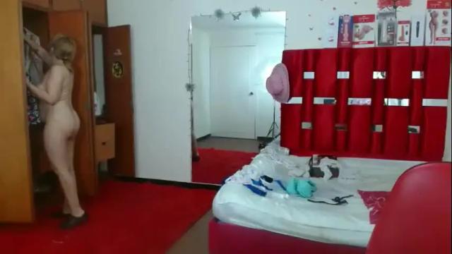 Image 3 of krystal_thomson Stream on Chaturbate on 1 month ago