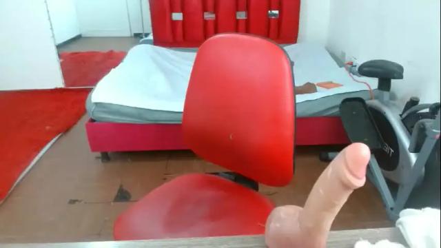 Image 3 of krystal_thomson Stream on Chaturbate on 1 month ago