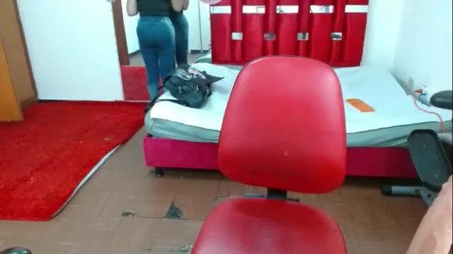 Image 2 of krystal_thomson Stream on Chaturbate on 1 month ago