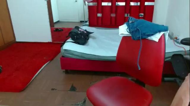 Image 3 of krystal_thomson Stream on Chaturbate on 1 month ago