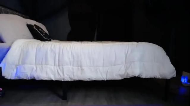 Image 6 of krystalblakexxx Stream on Chaturbate on 3 months ago