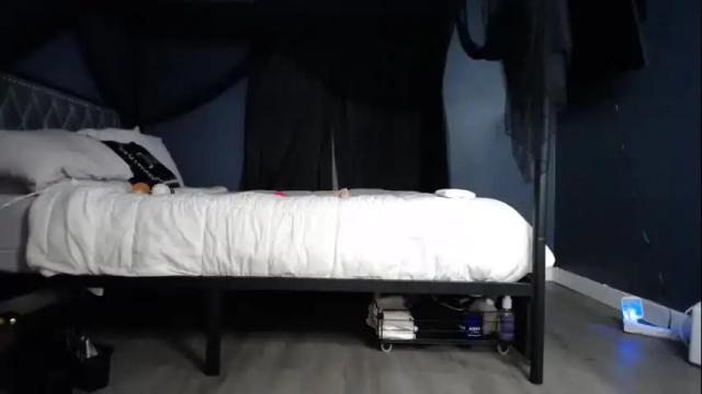 Image 10 of krystalblakexxx Stream on Chaturbate on 3 months ago