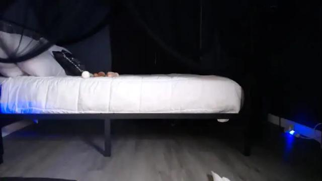 Image 2 of krystalblakexxx Stream on Chaturbate on 2 months ago
