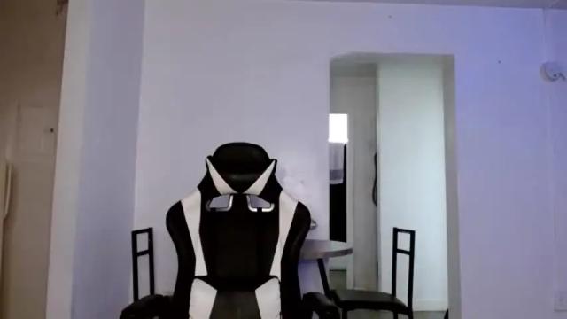 Image 11 of krystalblakexxx Stream on Chaturbate on 1 month ago