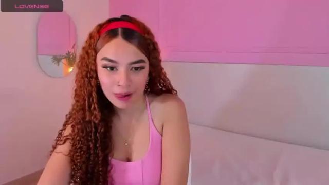 Image 7 of krystalcox18 Stream on Chaturbate on 16 months ago