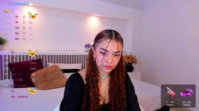 Image 2 of krystalcox18 Stream on Chaturbate on 16 months ago