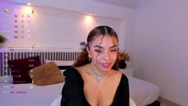 Image 3 of krystalcox18 Stream on Chaturbate on 16 months ago