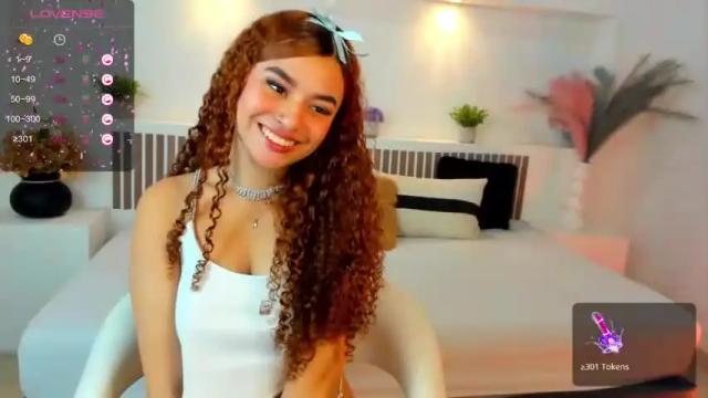 Image 12 of krystalcox18 Stream on Chaturbate on 16 months ago