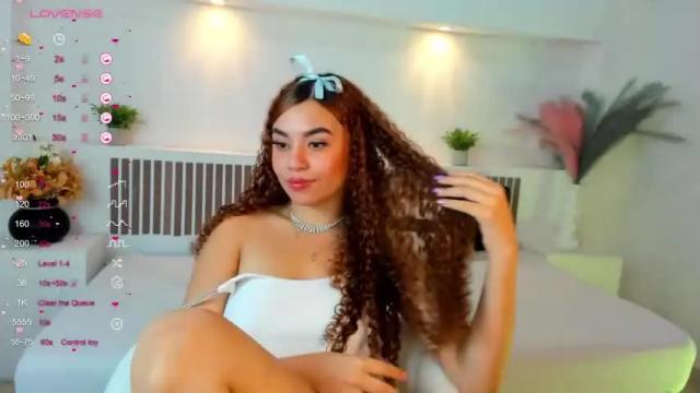 Image 2 of krystalcox18 Stream on Chaturbate on 16 months ago