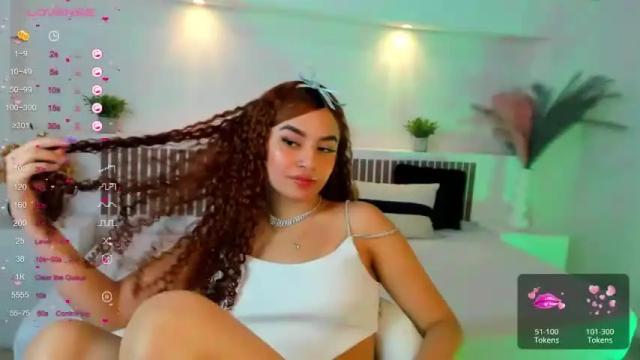 Image 4 of krystalcox18 Stream on Chaturbate on 16 months ago