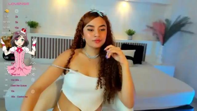 Image 6 of krystalcox18 Stream on Chaturbate on 16 months ago
