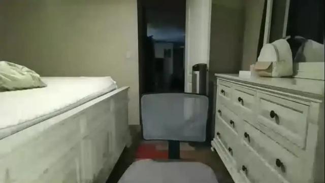 Image 3 of krystals_krystal Stream on Chaturbate on 9 months ago