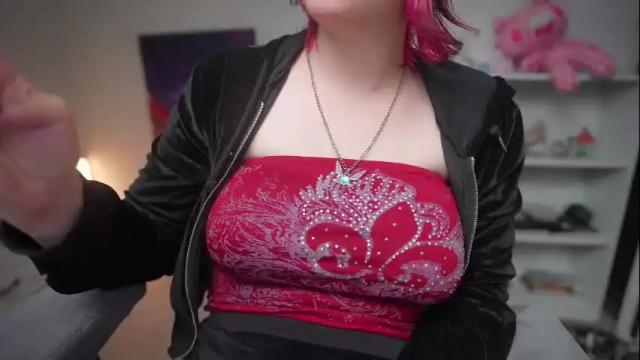 Image 3 of krystalsyxx Stream on Chaturbate on 1 month ago