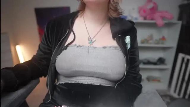 Image 6 of krystalsyxx Stream on Chaturbate on 27 days ago