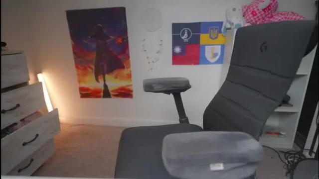 Image 7 of krystalsyxx Stream on Chaturbate on 24 days ago