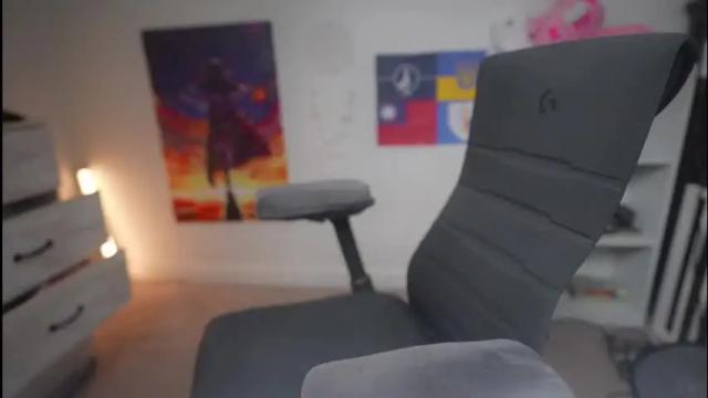 Image 7 of krystalsyxx Stream on Chaturbate on 17 days ago