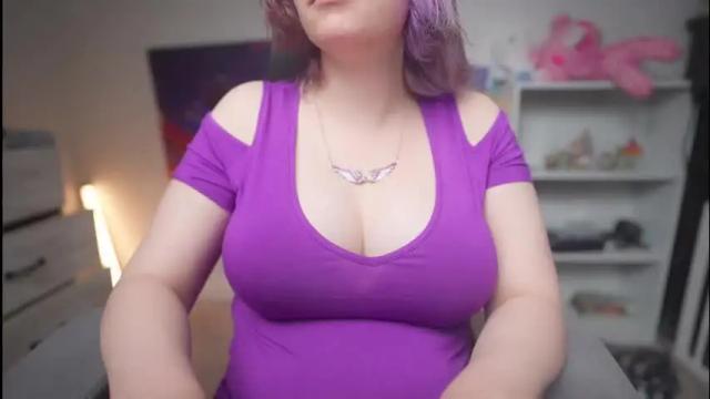 Image 2 of krystalsyxx Stream on Chaturbate on 11 days ago