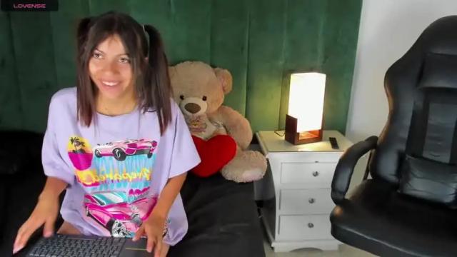 Image 10 of kuromi_spellman Stream on Chaturbate on 16 months ago