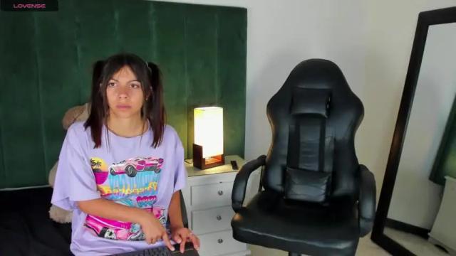 Image 12 of kuromi_spellman Stream on Chaturbate on 16 months ago