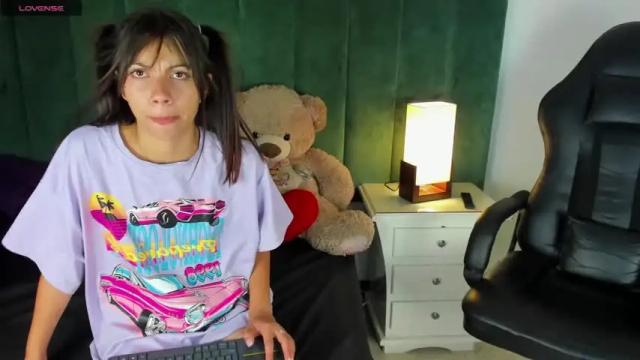 Image 4 of kuromi_spellman Stream on Chaturbate on 16 months ago