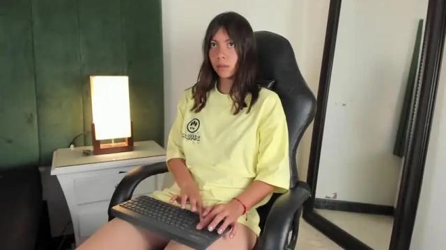 Image 10 of kuromi_spellman Stream on Chaturbate on 16 months ago