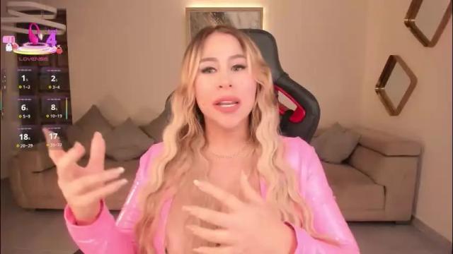 Image 3 of kylie_cooper Stream on Chaturbate on 4 months ago