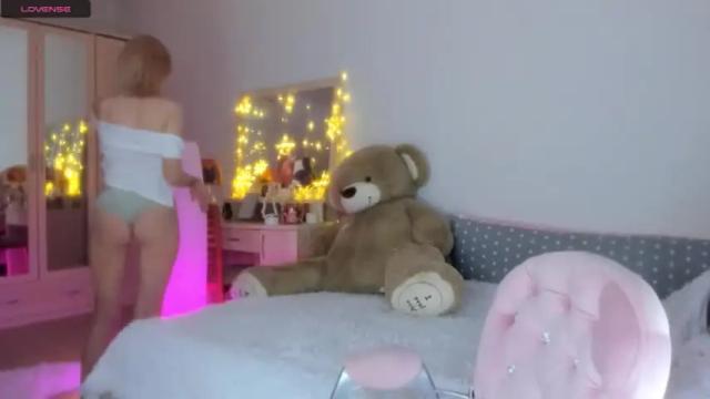 Image 4 of kylie_ginger Stream on Chaturbate on 25 months ago