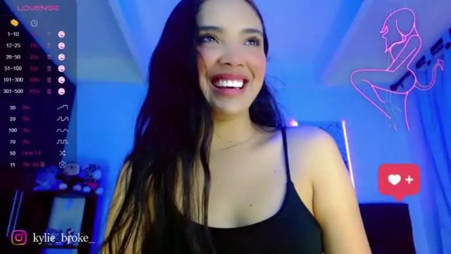Image 11 of kylie_hottt_ Stream on Chaturbate on 13 months ago