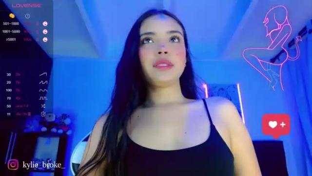 Image 6 of kylie_hottt_ Stream on Chaturbate on 13 months ago