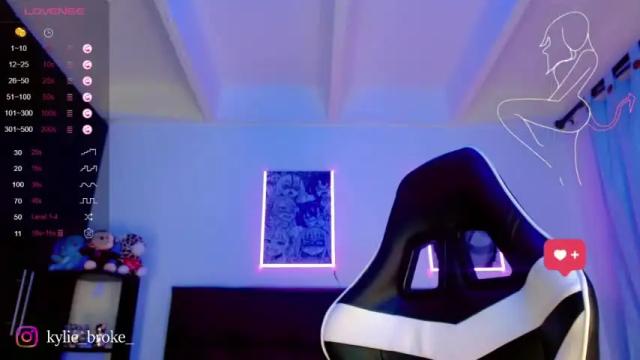 Image 7 of kylie_hottt_ Stream on Chaturbate on 13 months ago