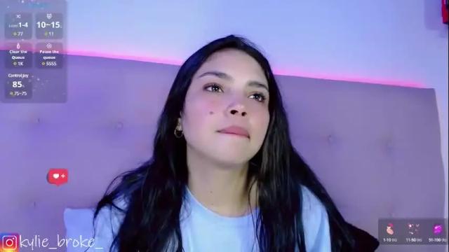 Image 12 of kylie_hottt_ Stream on Chaturbate on 1 month ago