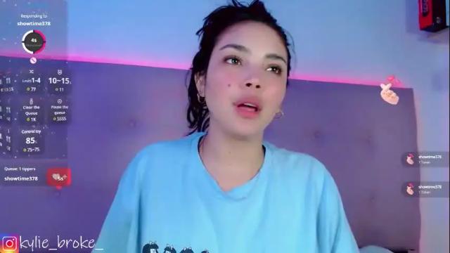 Image 2 of kylie_hottt_ Stream on Chaturbate on 1 month ago