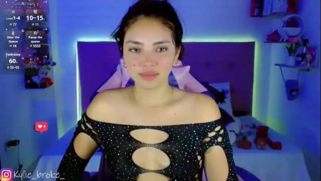 Image 3 of kylie_hottt_ Stream on Chaturbate on 1 month ago